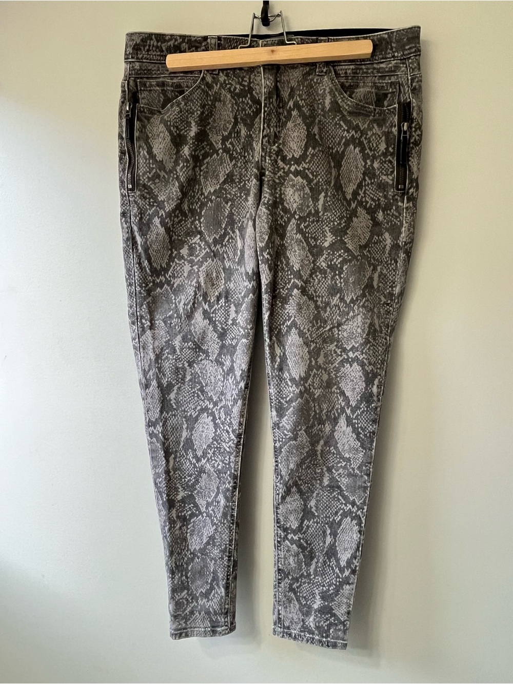 Snake Print Grey Jeans - Stylish Slim Fit Stretchy Zipper Pockets